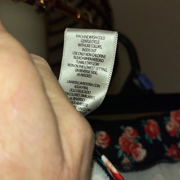 Beautiful skirt-great quality. Comfy as it as great stretch! Nice zipper in back - Picture 4 of 7